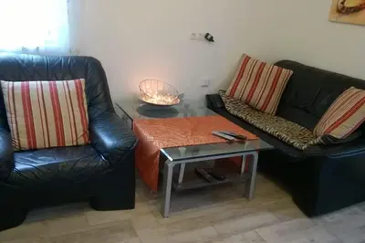 Ein Sitzbereich in der Unterkunft Toll Apartment mit privatem Eingang free Parking Slbst Check-in 30 Zone ruhig keine Ferienwohnung