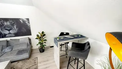 TV/Unterhaltungsangebot in der Unterkunft 2,5-Zimmer inkl Arbeitsplatz, WLAN & free Netflix, Amazon-Free Parken vollausgestattete Wohnung, 24h Check In