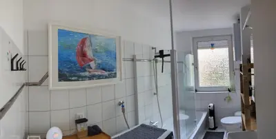 Ein Badezimmer in der Unterkunft HEIDEWAY KOMPLETTE Wohnung FREI Parken TOP Anbindung A46