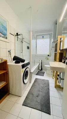 Ein Badezimmer in der Unterkunft HEIDEWAY KOMPLETTE Wohnung FREI Parken TOP Anbindung A46