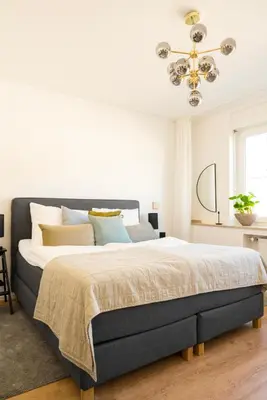 Ein Bett oder Betten in einem Zimmer der Unterkunft FeelsLikeHome - Traumhafte zentrumsnahe Wohnung mit Balkon&Parkplatz