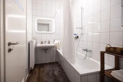 Ein Badezimmer in der Unterkunft Business Design-Apartment Duisburg - 55qm, Küche & Arbeitsplatz - by Lott Living