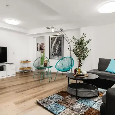 MOLA Apartments-Ferienwohnung für 5 Personen-separater Eingang-Gratis Parkplatz-Terrasse-Grill-Highspeed WLAN-auch für Langzeit geeignet