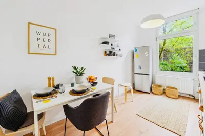 Ein Sitzbereich in der Unterkunft Wuppertaler Altbau-Traum Gutenberg - Nähe DUS & Dortmund & Köln & Essen